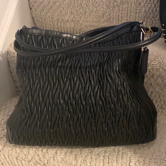 Coach used very few with a dust bag very unique design good size even for travel - Picture 1 of 17